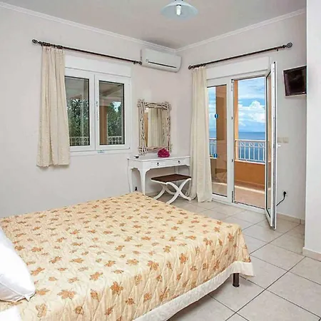 Elena Costa Villa *